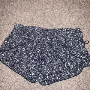Lululemon waterproof shorts size 6